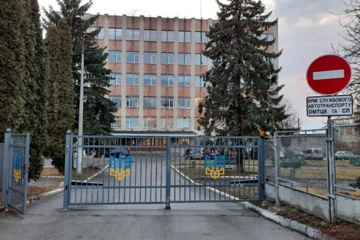 Тернопіль чоловік з вікна п'ятого поверху