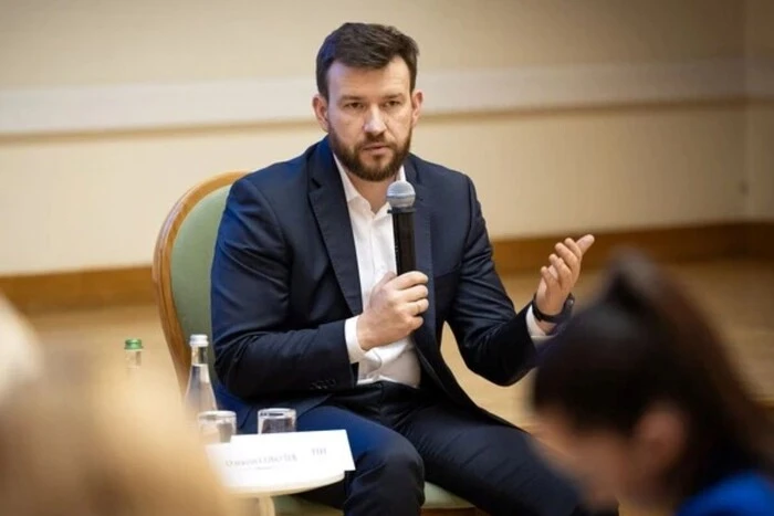 Minister's explanation of social policy regarding assistance