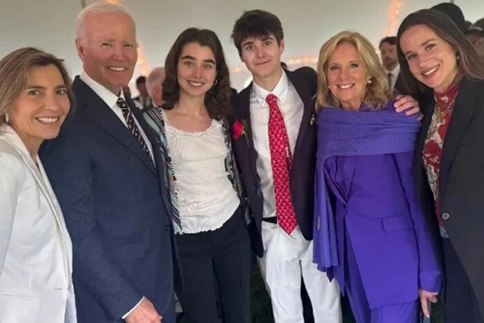 Байден впервые появился на публике