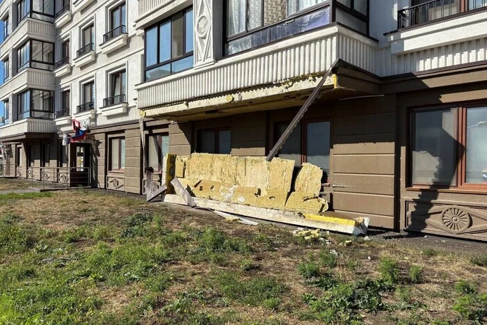 Руїни будинків в Маріуполі