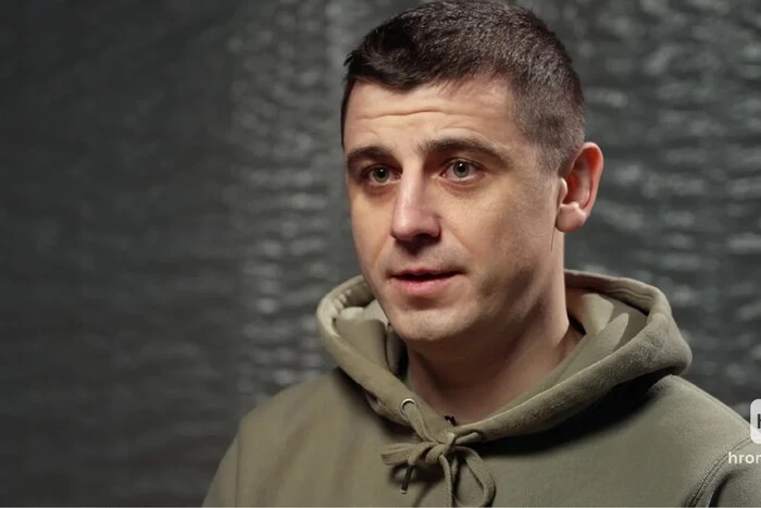 Командир морпіхів веде бойових нагороджень військовикам