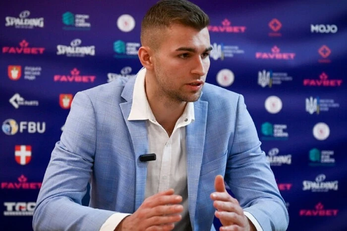 Тренер демонструє склав посаду у Суперлізі