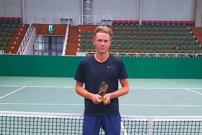 Російський тенісист дискваліфікований за допінґ