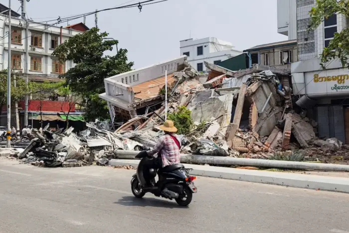 Зруйнований будинок після землетрусу в М'янмі