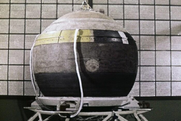 Космічний апарат радянської епохи падає на Землю