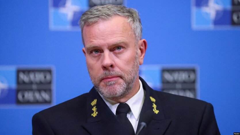 Фото адмирала Бауэра говорит о увеличении расходов на оборону