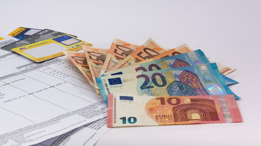 Курс долара та євро в вересні