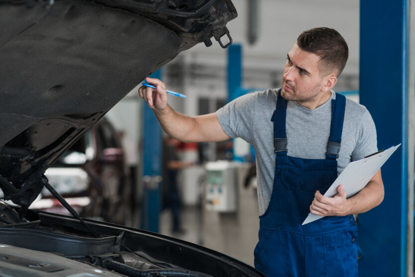 поліцейський припаркувався під окою камери