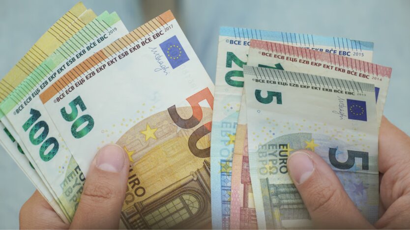 Правило 10 тысяч: накопление 10000 евро и долларов