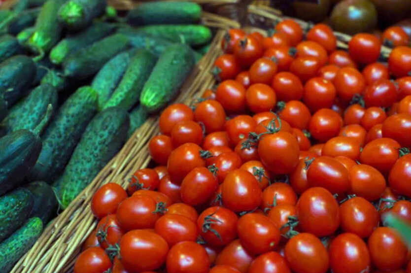 Ціни на огірки та помідори в супермаркеті