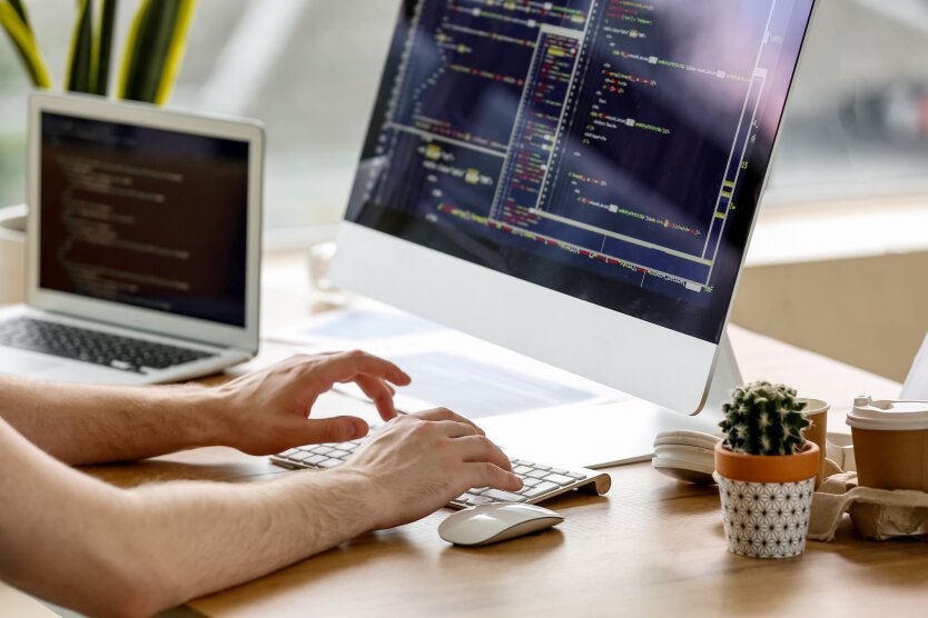 Флаг України та графік доходів