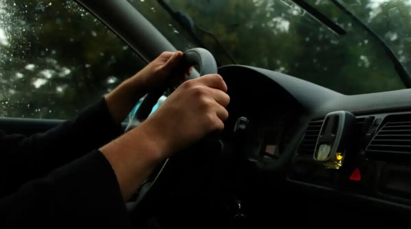 Водій з перевищеним віком за кермом