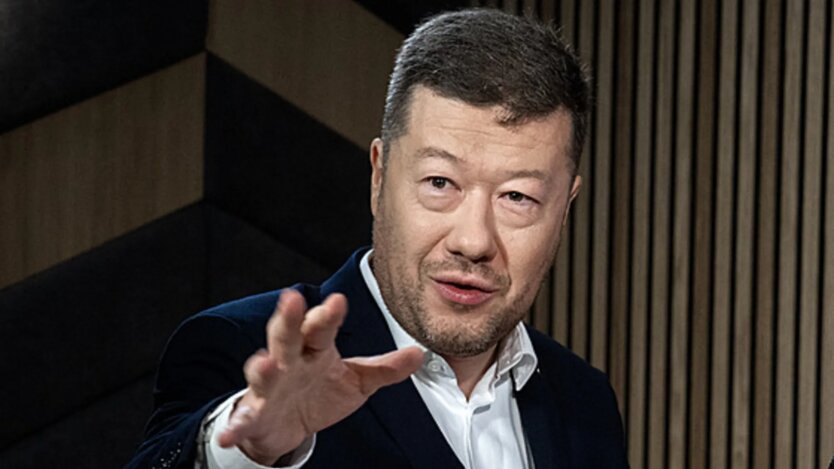 Чехия выбросила украинский флаг: кто такой Окамура