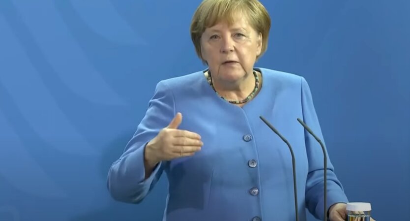 Меркель допомогла Путіну вкрасти Крим