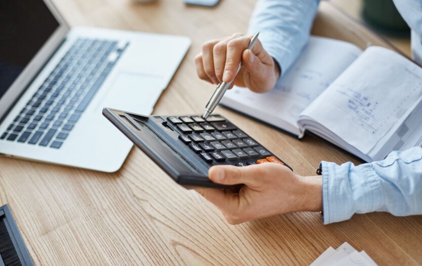 Люди радуются отмене админсборов в Украине