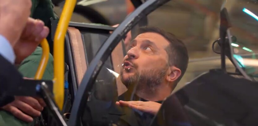 Военные самолеты Gripen на фоне неба