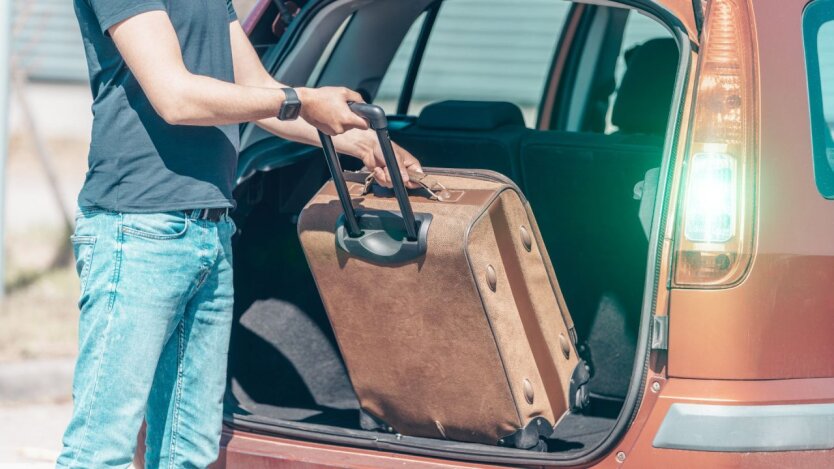 Молодые украинцы в возрасте 18-22 лет