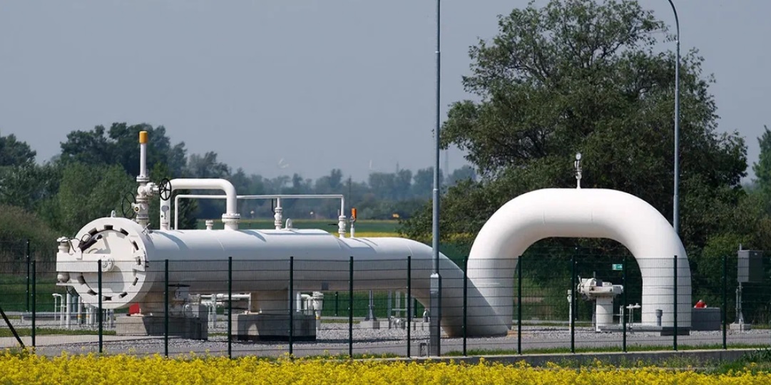 Австрійські поліцейські оглядають газові балони