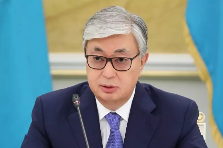 Прапори Казахстану та Росії вкрай сперечаються