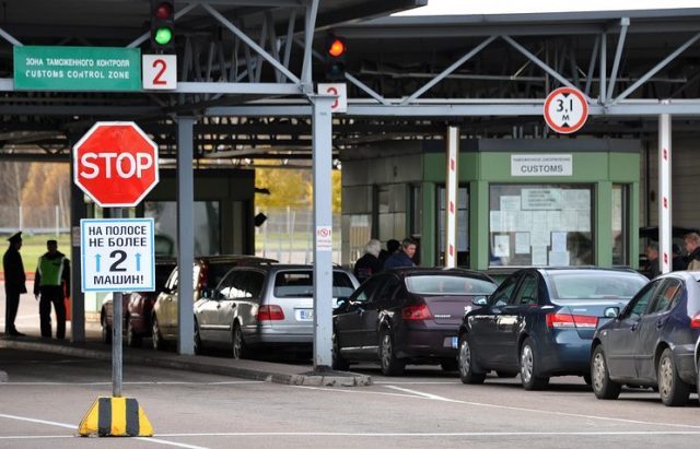 У чергах на кордоні багато автомобілів