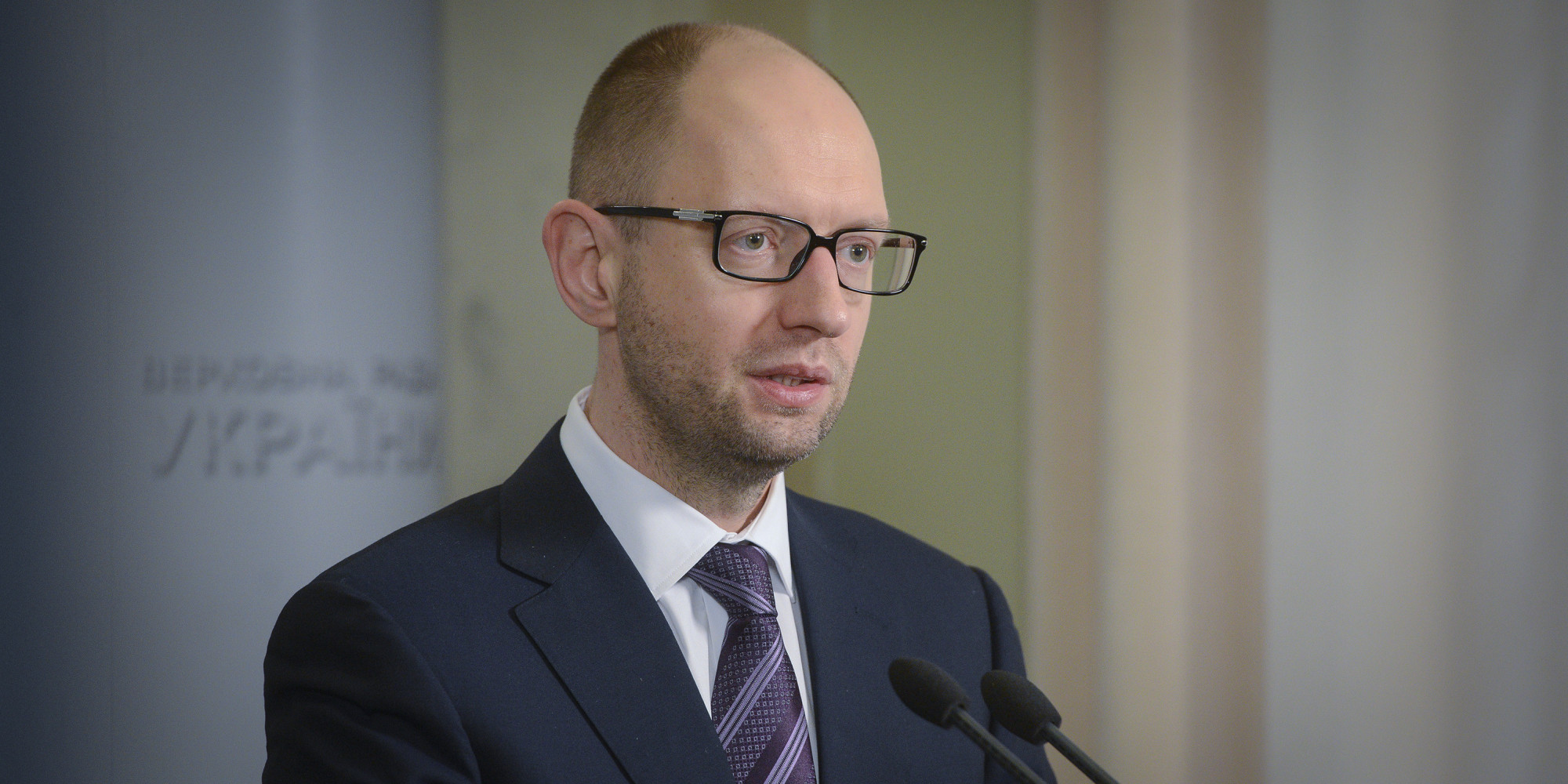 Яценюк обіцяв зміни олігархам і МВФ