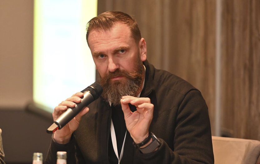 Студенты на военной подготовке на полигоне