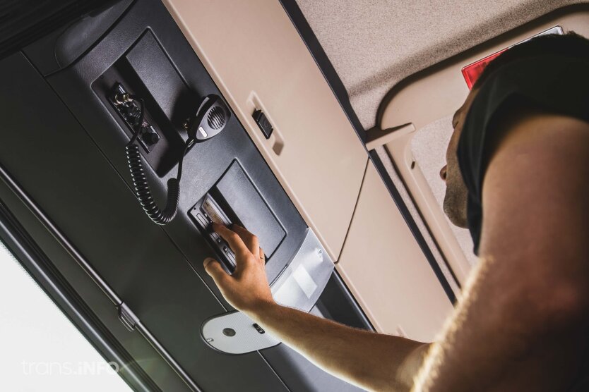 Украинский водитель получает штраф за нарушение