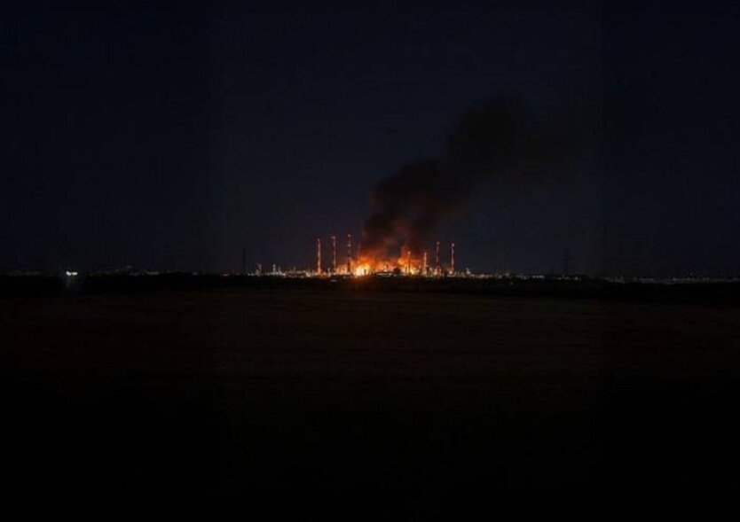 Дроны атакуют на НПЗ и газовых заводах