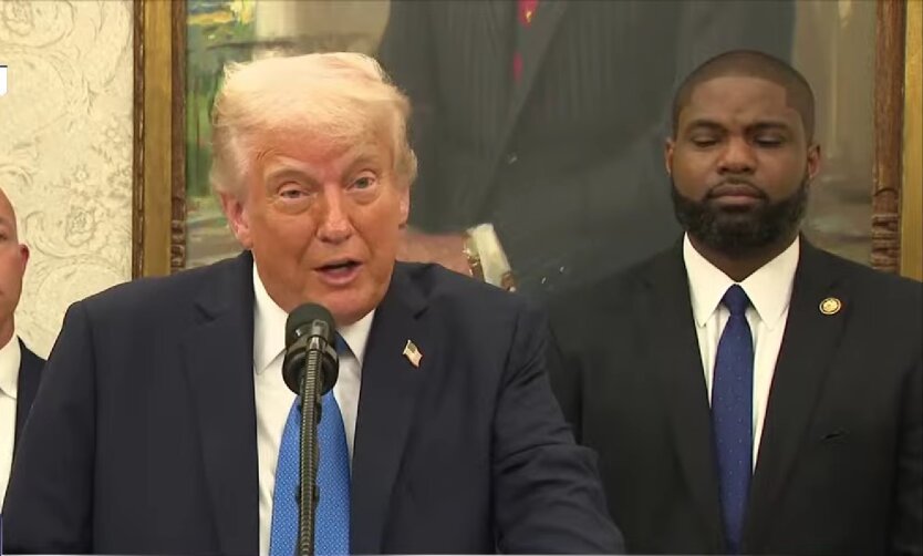 Трамп говорить про Зеленського і вогонь