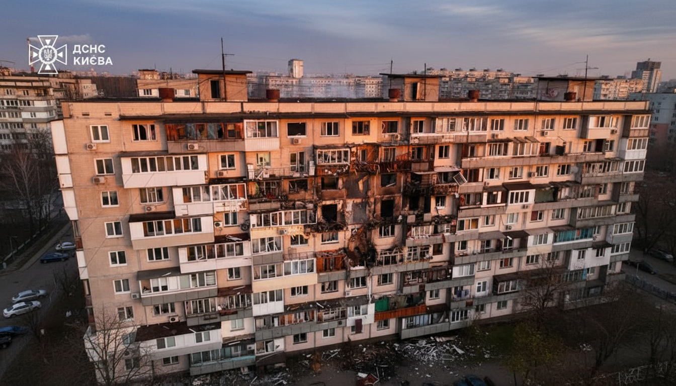 Удар по Киеву: 4 погибших и спасательная операция на месте разрушенной российским дроном 9-этажки