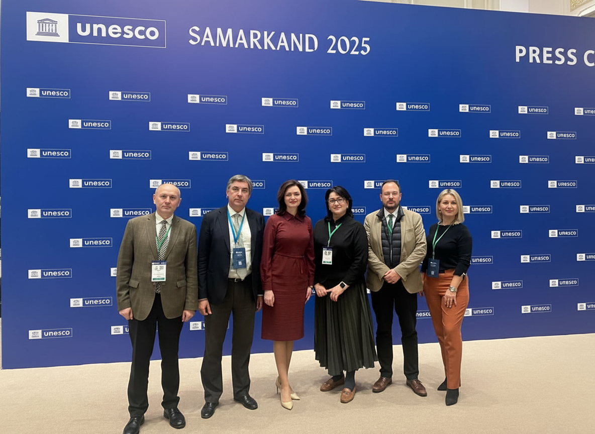 Картинка с символикой Украины и ЮНЕСКО