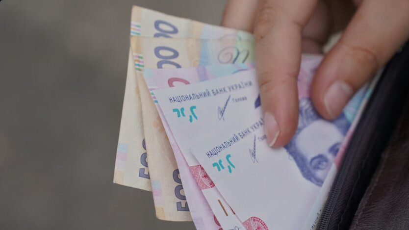 Сім'я готується до зими