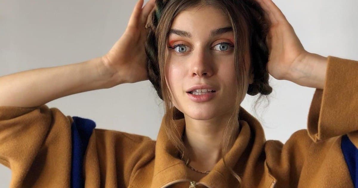 Документы певицы потерялись среди мусора