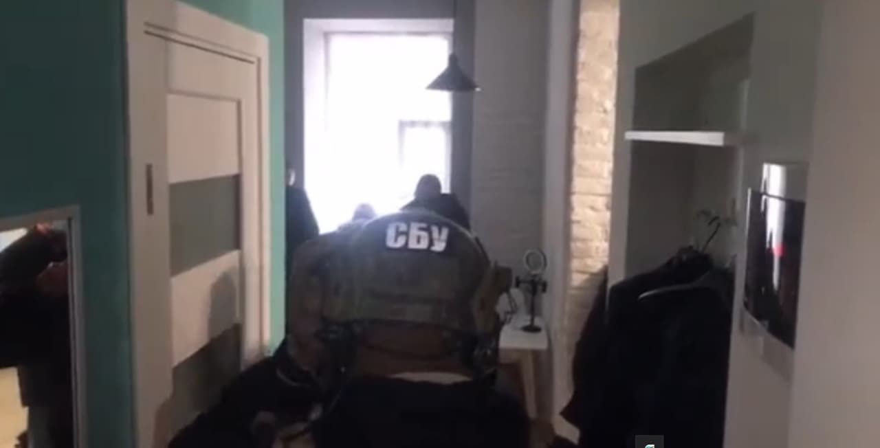 Обшук у антивакцинатора в Львові