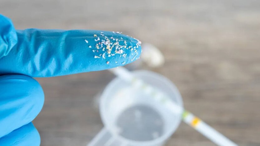 Мікропластик у найпопулярніших напоях