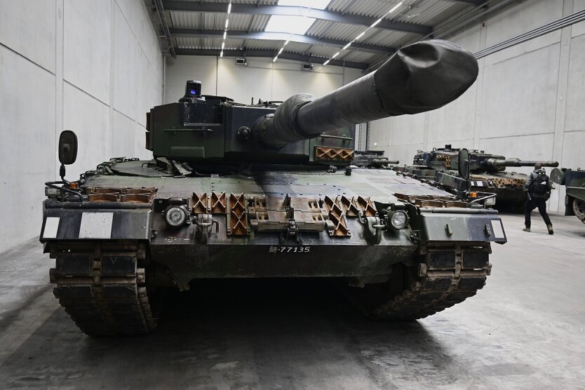 Логотипы Leopard 2 и украинский флаг